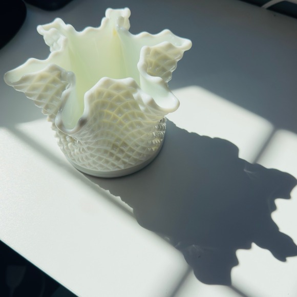 Westmoreland Vintage White Milk Glass Hobnail 6 points Ruffled Vase Bowl BEAUTY - Picture 8 of 8